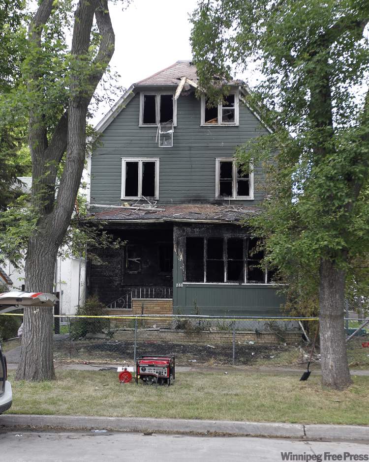 TREVOR HAGAN / WINNIPEG FREE PRESS
The remains of a rooming house on Austin Street North where four people died in an early morning fire Saturday.