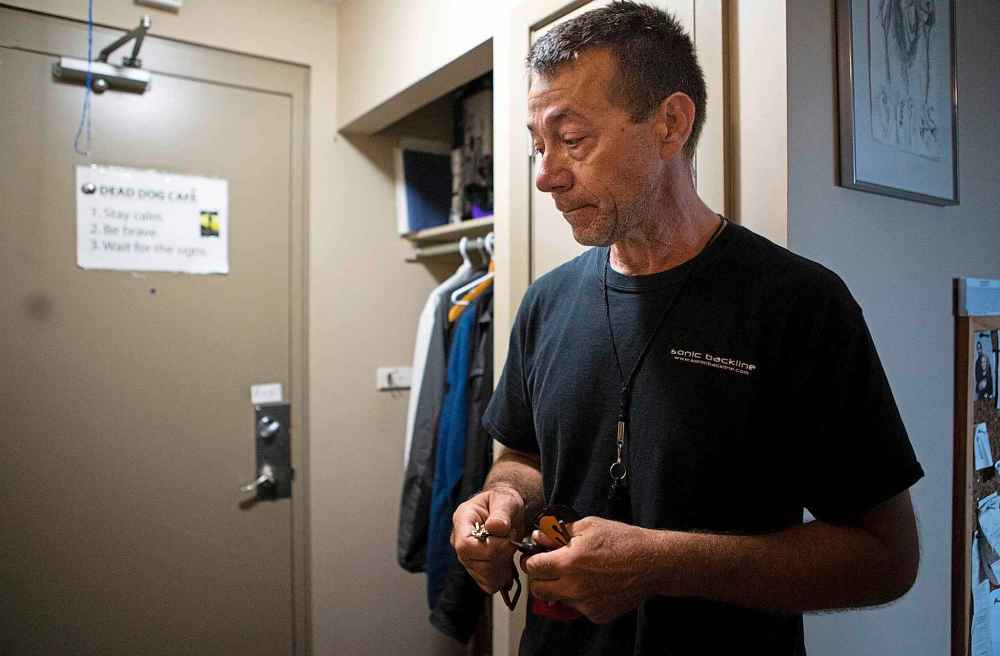 ANDREW RYAN / WINNIPEG FREE PRESS
Tom Kowalsky chokes up while talking about what was going through his mind when he got stabbed.