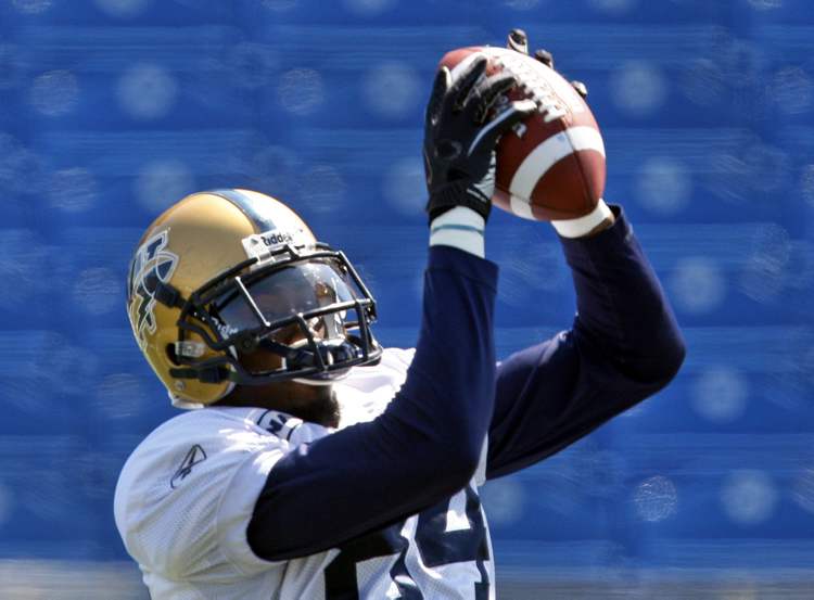 Winnipeg Free Press archives
Greg Carr makes catch at a Bomber practice in July, 2011.