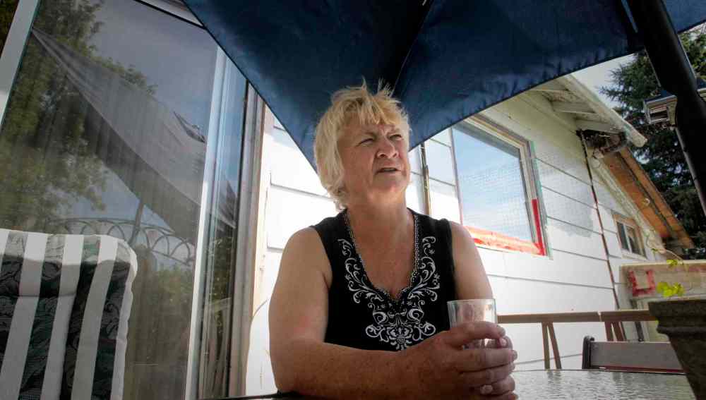 MIKE DEAL / WINNIPEG FREE PRESS
Elizabeth Wood at her home in Emerson, Man. in 2011.
