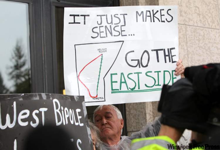RUTH BONNEVILLE / WINNIPEG FREE PRESS
Farmers, former Hydro engineers and ratepayers rally at the legislature Tuesday to protest against the proposed west side route of Bipole III.