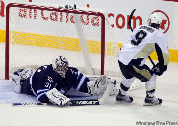 BORIS MINKEVICH / WINNIPEG FREE PRESS
Ondrej Pavelec robs Pascal Dupuis.