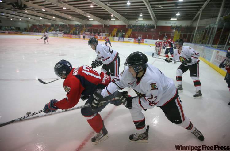 BRUCE BUMSTEAD / BRANDON SUN ARCHIVES
The Dauphin Kings take on the Neepawa Natives at the Yellowhead Centre in Neepawa Wednesday. Numerous players have been traded or have left since.