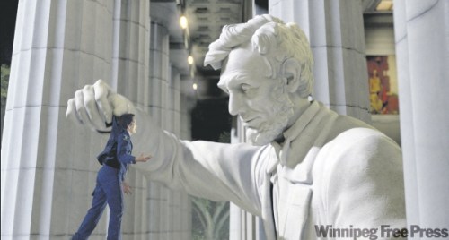 TWENTIETH CENTURY FOX PHOTOS 
Larry Daley (Ben Stiller) gets a helping hand from a statue of Abraham Lincoln, which has magically come to life in The Lincoln Memorial.