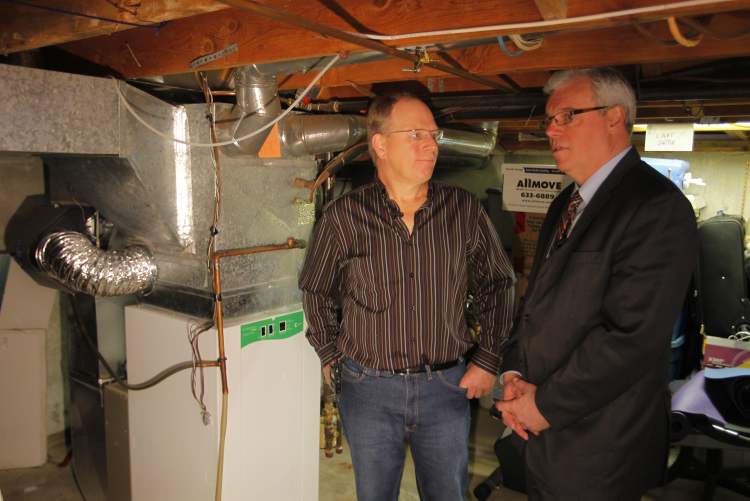 Boris Minkevich/Winnipeg Free Press
Home owner Bert Heinrichs (left) talks with Manitoba Premier Greg Selinger.