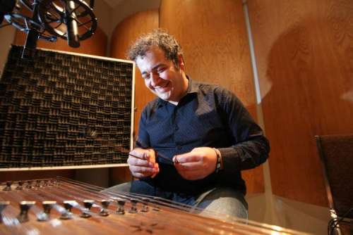 RUTH BONNEVILLE / WINNIPEG FREE PRESS
Santur player/composer Amir Amiri at a recording session for  his upcoming CD. 