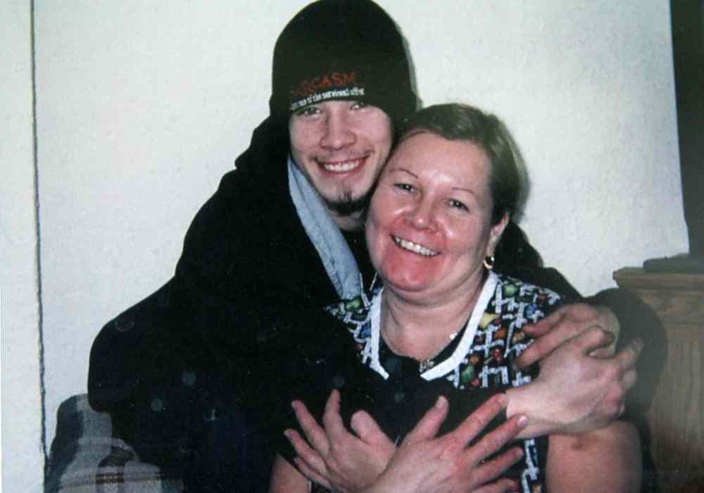 Family photo
Tim McLean and his mother, Carol deDelly. Some of McLean's friends and family object to Li being given more liberties.