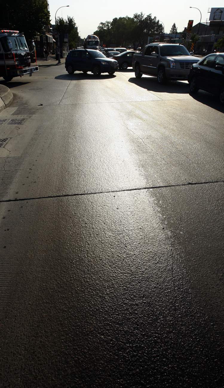 Streets reopened after being closed by hydraulic fluid spill Winnipeg