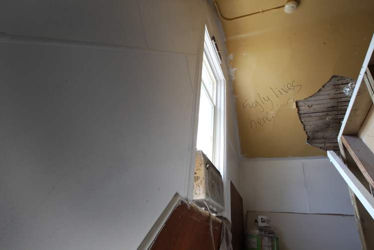 PHOTOS BY JOE BRYKSA / WINNIPEG FREE PRESS
A rundown rooming house on Pritchard Avenue is home to a number of less-fortunate Winnipeggers.