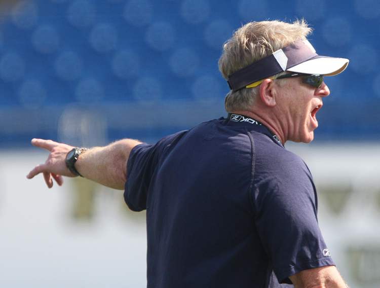 Joe Bryksa / Winnipeg Free Press
The Winnipeg Blue Bombers' new head coach Tim Burke made his debut as commander of practice Tuesday at Canad Inns Stadium- He promised fast-paced practices and he delivered.