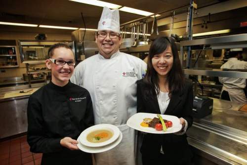 Mike Deal / Winnipeg Free Press
From left, server Hayley McMurray, 19, daily chef Shane Morris, 28, and host Xinyuan Cai, 19, inside the kitchen at Prairie Lights restaurant.