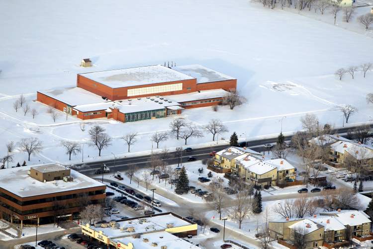 Boris Minkevich / Winnipeg Free Press
An aerial view of Lipsett Hall and the land at the northwest corner of Grant Avenue and Kenaston Boulevard. The building and land, part of Kapyong Barracks, has sat vacant since the 2nd Battalion Princess Patricia's Canadian Light Infantry consolidated at CFB Shilo in the 2000s.