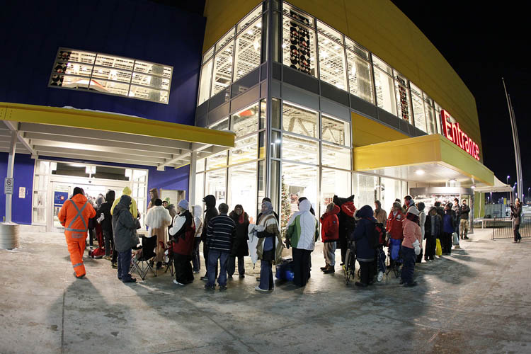 IKEA Winnipeg draws hundreds to line up at midnight for 9 a.m. opening