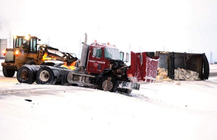 Crash closes Perimeter at Sturgeon – Winnipeg Free Press