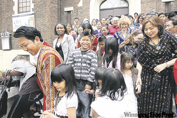 RUTH.BONNEVILLE@FREEPRESS.MB.CA
Hundreds of parishioners from diverse cultural backgrounds attend City Church on Maryland Street.