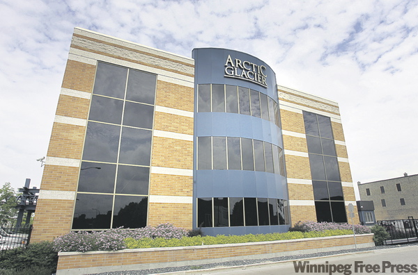 WAYNE.GLOWACKI@FREEPRESS.MB.CA
Arctic Glacier headquarters on Henry Avenue. Below, its fortunes have declined along with the economy.