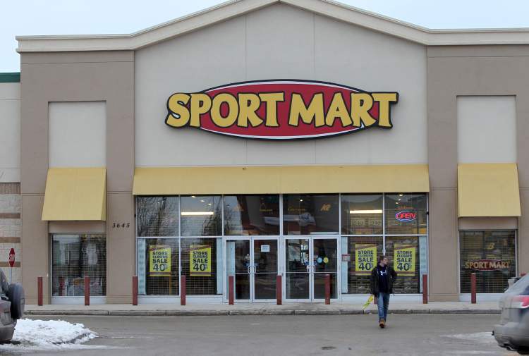 RUTH BONNEVILLE / WINNIPEG FREE PRESS
Winnipeg's last Sport Mart, at the Unicity mall, is slated to close March 17.