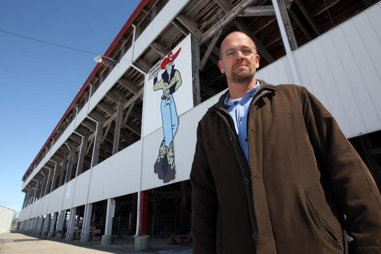 JOE BRYKSA / WINNIPEG FREE PRESS
Morris Mayor Gavin van der Linde, who hails from South Africa, says his town can learn from the incidents of homophobic slurs made against two restaurant owners. He hopes it will turn into a growing experience.