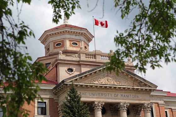 University of Manitoba campus scenes.  May 29, 2013 Ruth Bonneville Winnipeg Free Press