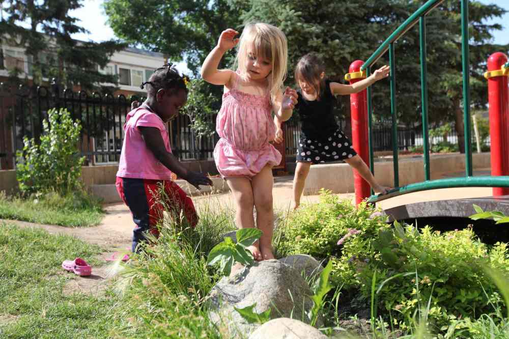 RUTH BONNEVILLE / WINNIPEG FREE PRESS
Young children play at Manidoo Gi Miini Gonaan in Lord Selkirk Park.