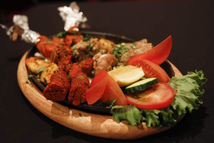 JESSICA BURTNICK / WINNIPEG FREE PRESS
Maharaja mix kebab platter.