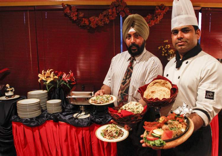 JESSICA BURTNICK / WINNIPEG FREE PRESS
Manjit Bedi (left) and Jitender Kumar