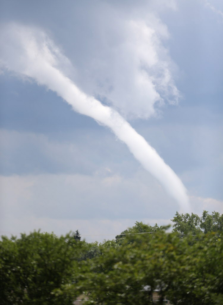 Funnel clouds spotted south of city Winnipeg Free Press