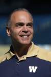 RUTH BONNEVILLE / WINNIPEG FREE PRESS
Chaplain Lorne Korol (above) regularly joins Bombers such as Mike Renaud in prayer.