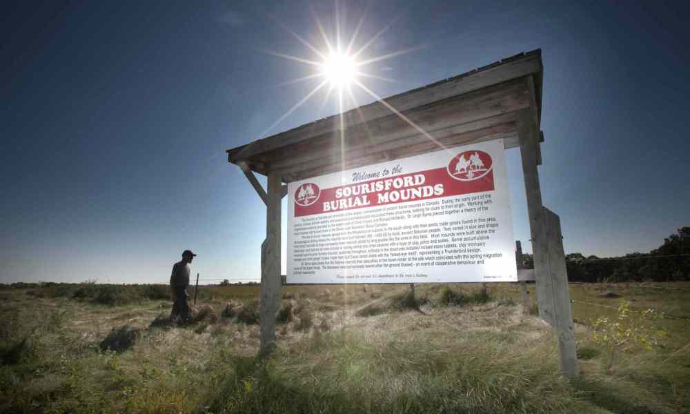 Phil Hossack / Winnipeg Free Press
This contentious sign outside Linear Mounds may be removed. Dakota object to the label 'Burial Mounds.'