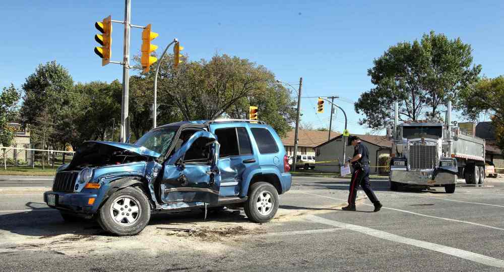 Two injured in crash on Nairn at Grey – Winnipeg Free Press