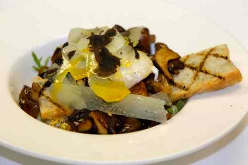 BORIS MINKEVICH / WINNIPEG FREE PRESS
Chew Restaurant features pork belly, seared scallops, and roasted mushrooms with frisee greens.