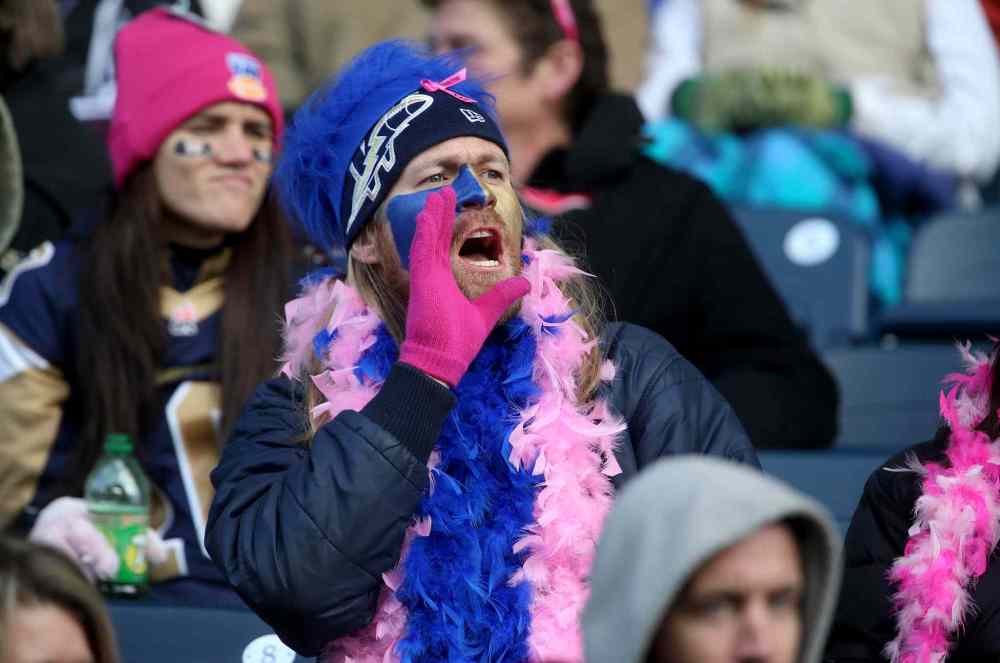 TREVOR HAGAN / WINNIPEG FREE PRESS
A Winnipeg Blue Bombers fan offers his two cents Saturday — perhaps a new team slogan, albeit not laced with too many obscenities.