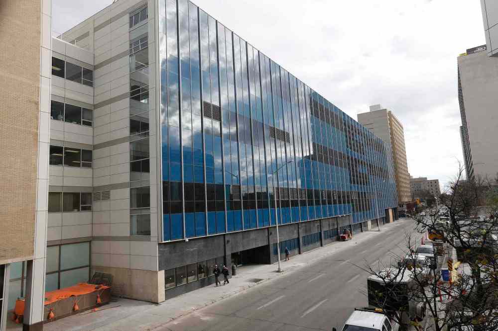 KEN GIGLIOTTI / WINNIPEG FREE PRESS
The new Winnipeg police HQ in the renovated Canada Post building on Graham Avenue.