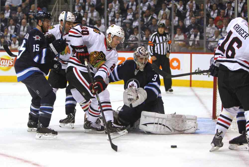 Ruth Bonneville / Winnipeg Free Press
Chicago Blackhawks' Brandon Saad tries to shoot the puck into the Jets' net during the first period Saturday.