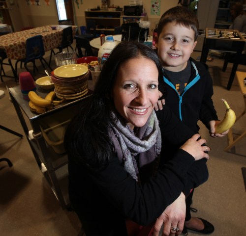 PHIL HOSSACK / WINNIPEG FREE PRESS
Robyn Avery, executive director of Aleph-Bet Child Life Enrichment Program, and her seven-year-old son Nathan.