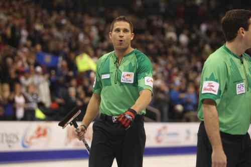 Ruth Bonneville / Winnipeg Free Press
John Morris reacts after beating former skip Kevin Martin 7-5 in Saturday's Roar of the Rings Olympic curling trials semifinal at the MTS Centre Saturday.
