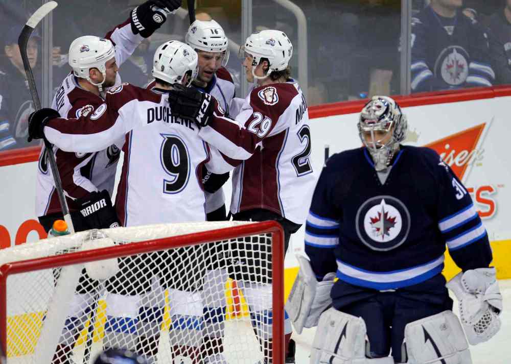 BORIS MINKEVICH / WINNIPEG FREE PRESS
The Colorado Avalanche celebrate Ryan O'Reilly's second-period goal in Thursday evening's game at the MTS Centre.