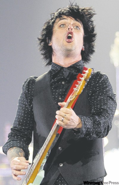 BORIS.MINKEVICH@FREEPRESS.MB.CA
Green Day’s lead singer Billie Joe Armstrong performs at the MTS Centre.