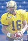 KEN GIGLIOTTI / WINNIPEG FREE PRESS
QB Michael Bishop begins practice with Bombers