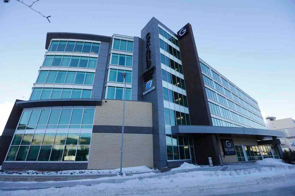 KEN GIGLIOTTI / WINNIPEG FREE PRESS
The Grand Winnipeg Airport Hotel by Lakeview