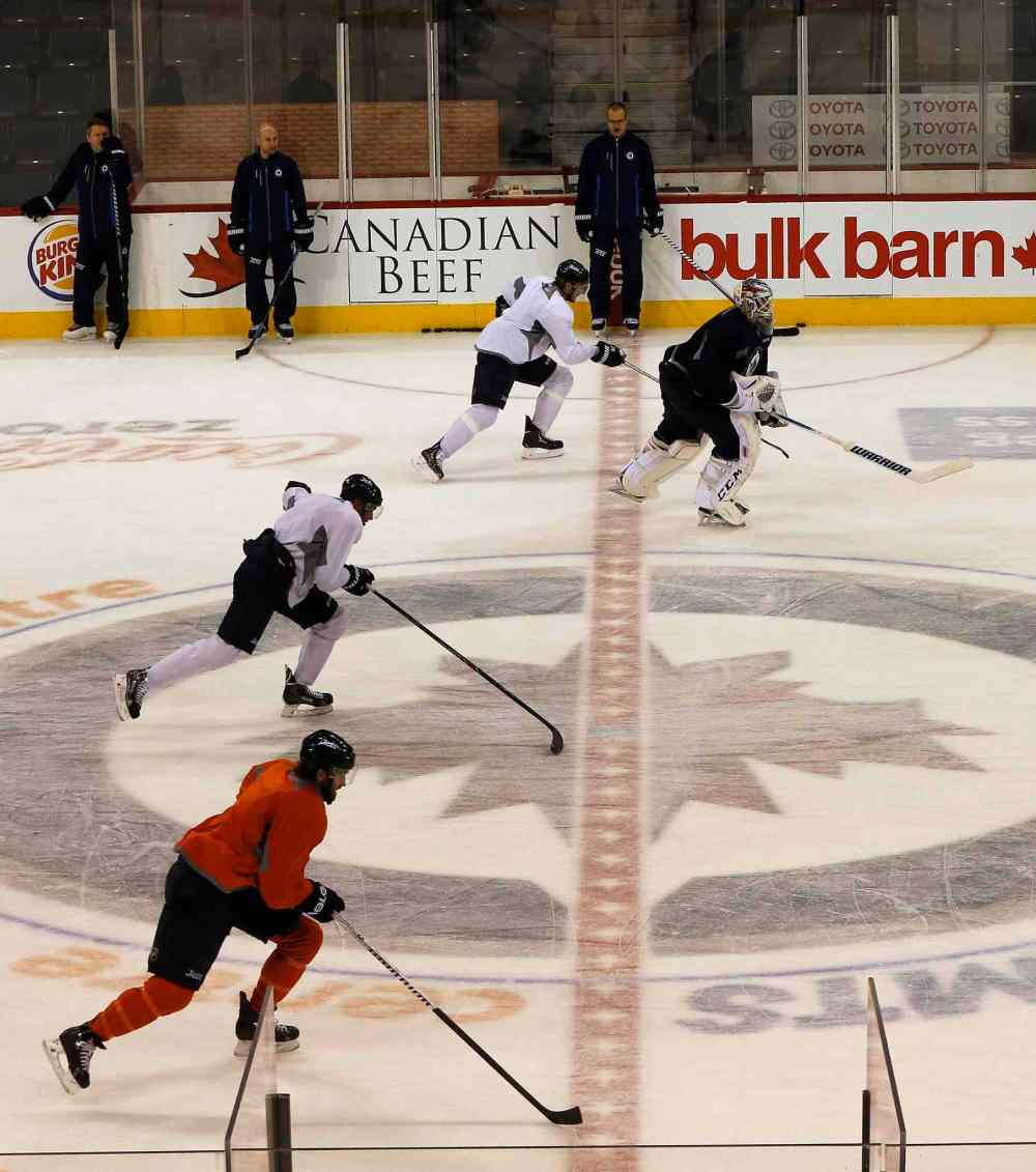 KEN GIGLIOTTI / WINNIPEG FREE PRESS
Today’s hard skate and the explanation for it suggested to some that Paul Maurice will be returning next season.