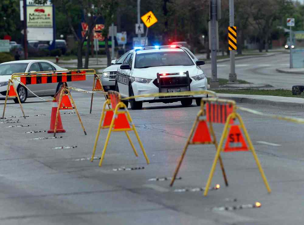 KEN GIGLIOTTI / WINNIPEG FREE PRESS
Winnipeg police closed off four lanes (three southbound travel lanes and one eastbound turn lane) on Pembina Highway at Plaza Drive, due to a collision between a car and bicycle.