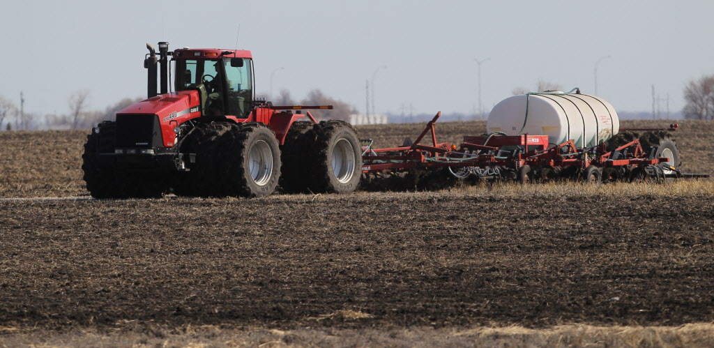 Seeding anxiety: Late spring pushes farmers to the brink – Winnipeg ...