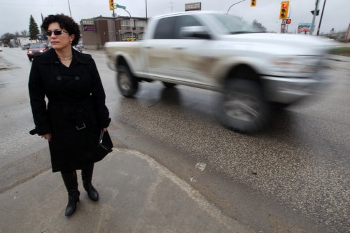JOE BRYKSA / WINNIPEG FREE PRESS
Jeannette Montufar, a traffic engineer at University of Manitoba, points out problems at the intersection of Marion and Archibald.