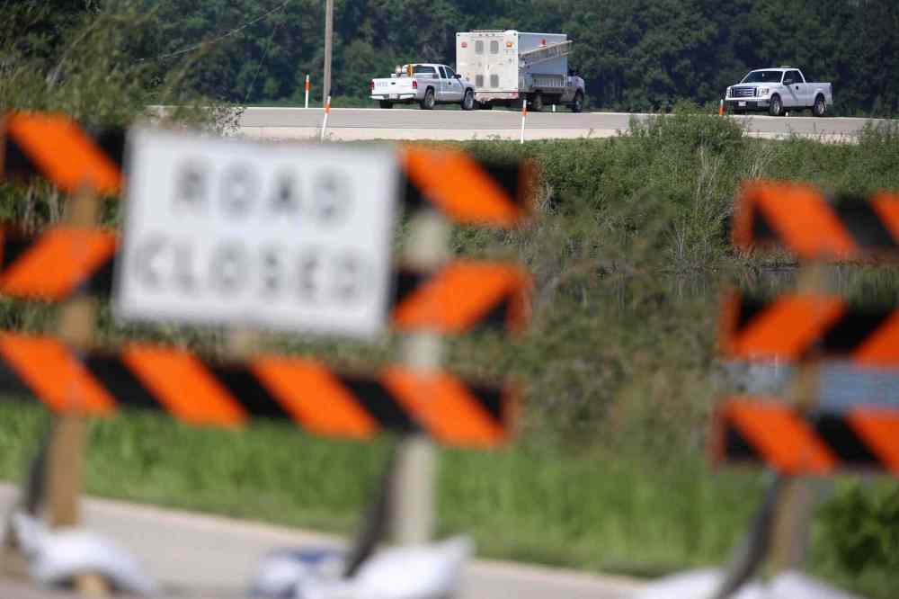 Trevor Hagan / Winnipeg Free Press
Vehicles sit on the road at the Hoop and Holler Bend, Saturday, July 5.