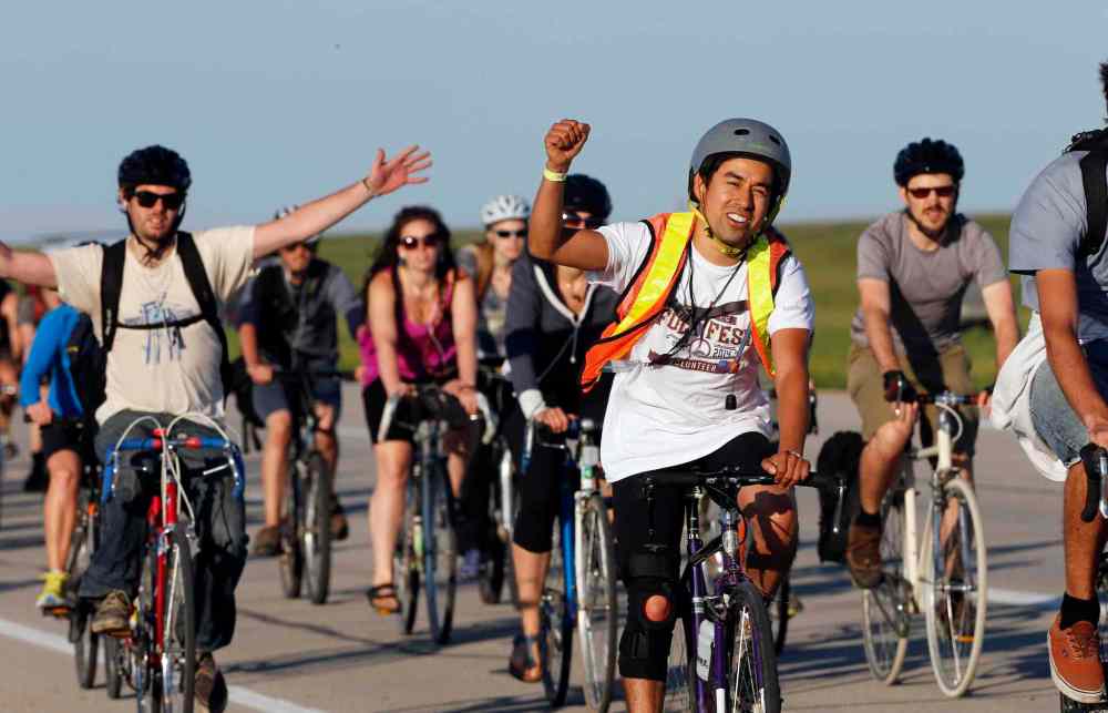 KEN GIGLIOTTI / WINNIPEG FREE PRESS
The 2014 Winnipeg Folk Fest began as hundreds of participants rode their bikes to Birds Hill Park to get priority entry to the five-day event and secure a camping spot.