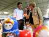 TREVOR HAGAN / WINNIPEG FREE PRESS files
MaryAnn Mihychuk talks with Liberal Leader Justin Trudeau and Scott Gordon of the Ukraine Pavilion during Folklorama earlier this month. Mihychuk wants more focus on women's issues.