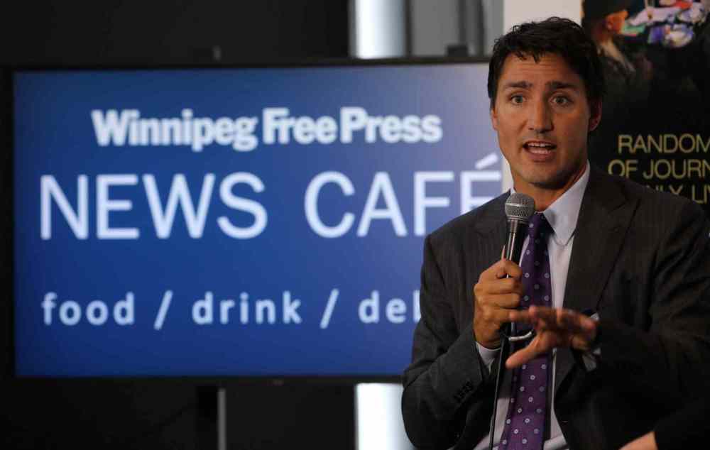 TREVOR HAGAN/WINNIPEG FREE PRESS
Liberal Party Leader, Justin Trudeau speaks at the Winnipeg Free Press News Cafe this afternoon.