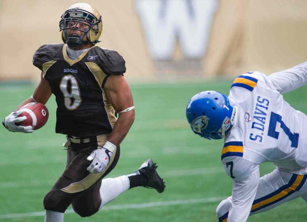 DAVID LIPNOWSKI / WINNIPEG FREE PRESS
After starring with the Oak Park Raiders, slotback Nic Demski (left) graduated to the Manitoba Bisons, where he was an all-Canadian four straight seasons.