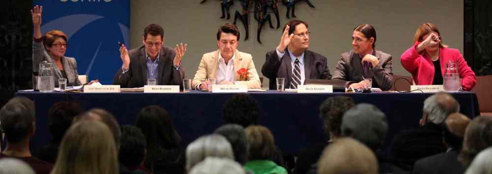 PHIL HOSSACK / WINNIPEG FREE PRESS
Mayoral candidates vie to address a packed house on Wellington Crescent during the 2014 election. (Phil Hossack / Winnipeg Free Press)